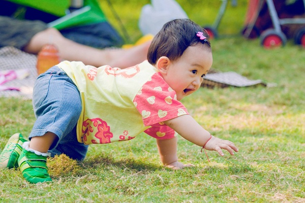 孩子爬行有助于感觉统合能力培养
